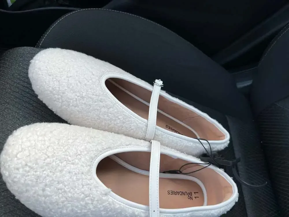 No Boundaries Women's Faux Shearling Mary Jane Flats, Size 11